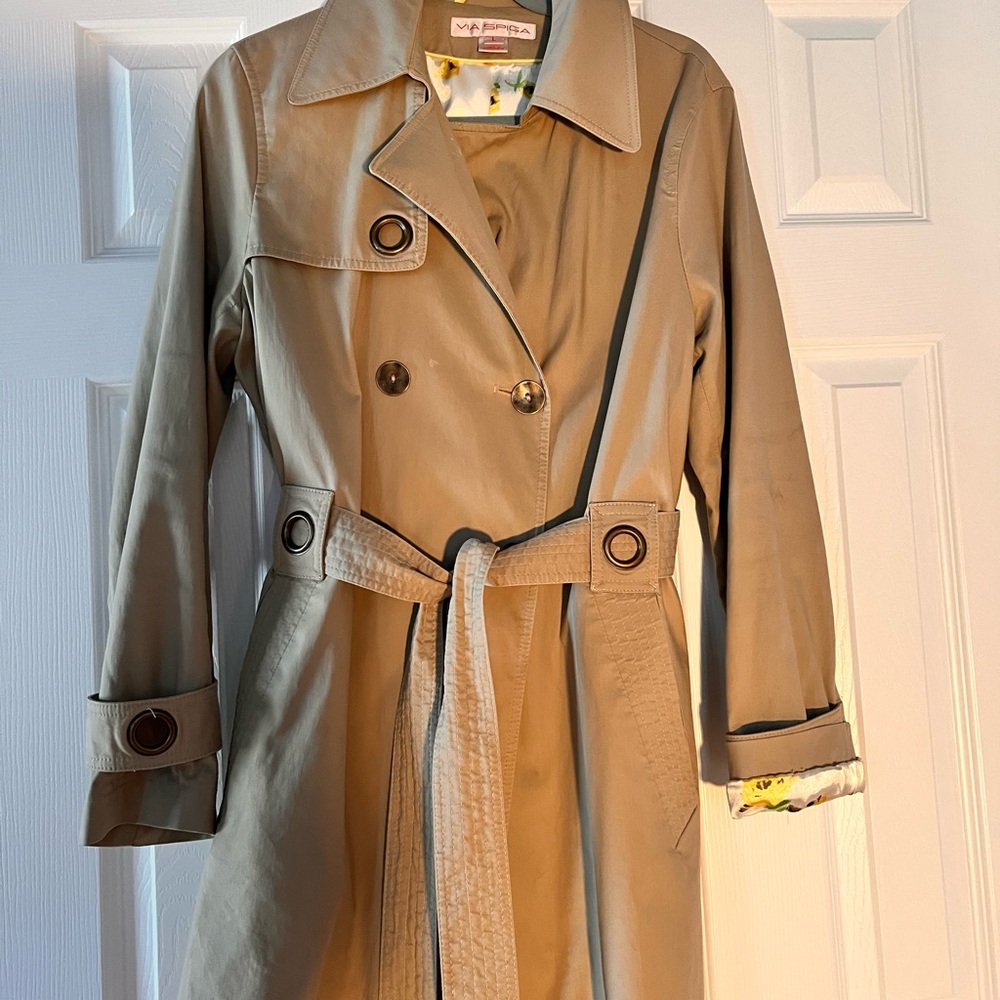 Three quarter length trench coat by Via Spiga with grommet detail w/fun lining.